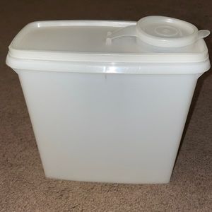Vintage Tupperware Cereal Keeper Container 469-15 & 471-11 lid 8x9x3.5 Clear